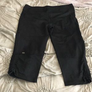 Victoria’s Secret Capri workout pant. Size…